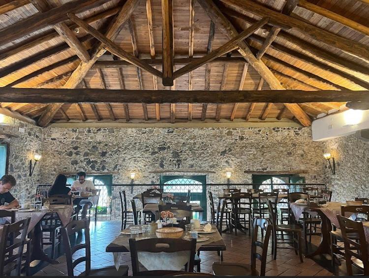 Antico Borgo Etneo Country Hotel Calatabiano Exteriör bild