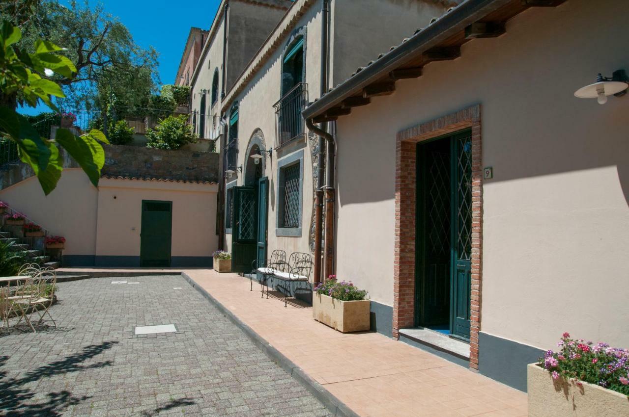 Antico Borgo Etneo Country Hotel Calatabiano Exteriör bild