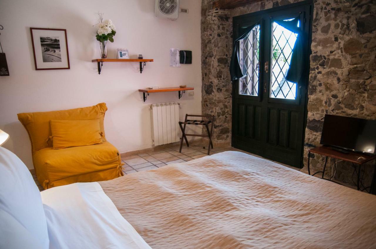 Antico Borgo Etneo Country Hotel Calatabiano Exteriör bild